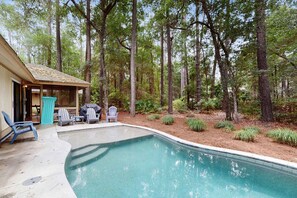 Pool - Fabulous island home with private pool, fast WiFi, grill, sunroom & central AC (Hilton Head)