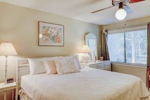 Iron/ironing board, WiFi, bed sheets - Terrific island escape with pool, furnished patio, fast WiFi & beach nearby (Hilton Head)