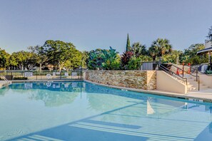 Pool - Beachfront getaway with WiFi, pools, hot tub, gym, washer/dryer, & central AC (Hilton Head)