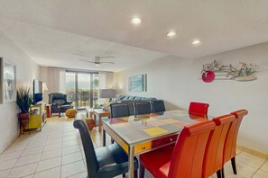 Dining - Beachfront getaway with WiFi, pools, hot tub, gym, washer/dryer, & central AC (Hilton Head)