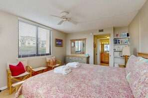 Iron/ironing board, WiFi, bed sheets, wheelchair access - Beachfront getaway with WiFi, pools, hot tub, gym, washer/dryer, & central AC (Hilton Head)