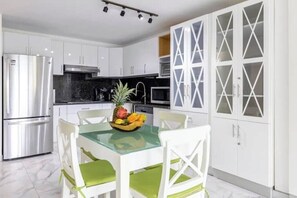 Private kitchen - Terrace with private access and view of Playa Blanca (Puntarenas)