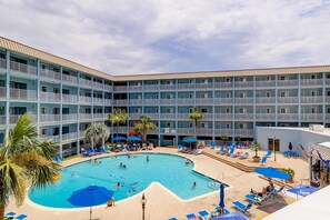 Pool - Hilton Head Resort condo with AC, pool, hot tub, tennis - near beach & golf (Hilton Head)