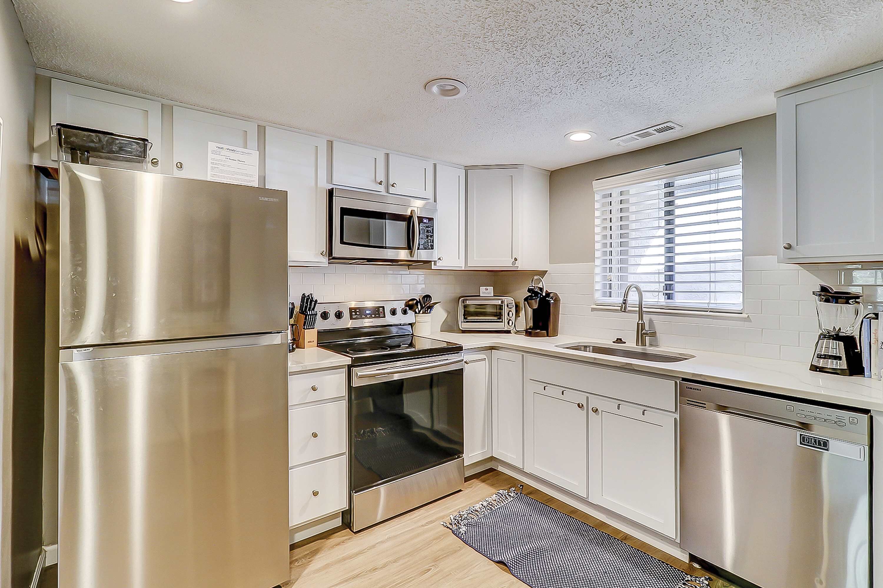 Coffee/tea maker, fridge, microwave, oven