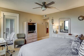 Desk, iron/ironing board, WiFi, bed sheets - Island Club retreat with pool, hot tub, beach access & balcony (Hilton Head)