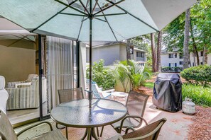 Outdoor dining - Two-story end condo with private patio, grill, pool, & tennis (Hilton Head)