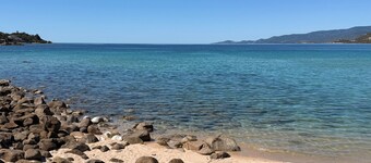 Very quiet apartment, large terrace with sea view, 100 meters from the beach.