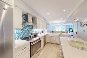 Fridge, microwave, oven, stovetop - Golf-course view condo with central AC, free WiFi & shared pool - walk to beach (Hilton Head)