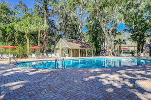 Pool - Golf-course view condo with central AC, free WiFi & shared pool - walk to beach (Hilton Head)