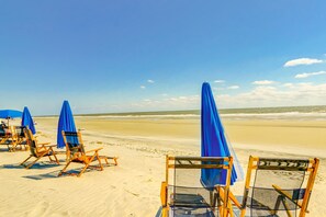 Beach nearby - Stylish Villa with Fast WiFi, Shared Pool, & Hot Tub - Mile from the Beach (Hilton Head)