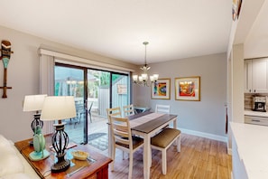 Dining - Beachwalk at Shipyard | Pool, Golf & Tennis Center | Stroll 5 Minutes to Sand (Hilton Head)