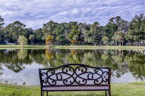 Property grounds - Dog-Friendly Condo w/ Lagoon & Golf View, WiFi & Shared Pool - Walk to Beach (Hilton Head)