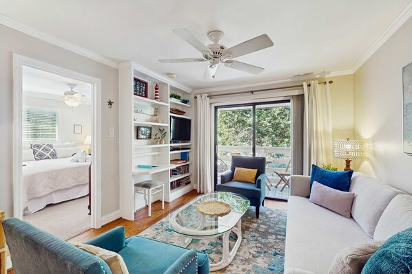 TV, offices - Mid-Island Retreat | 2 Pools, Hot Tub, 10 Har-Tru Courts | 300 Yards to Beach (Hilton Head)