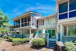 Exterior - Renovated island townhome near the beach with golf course views (Hilton Head)