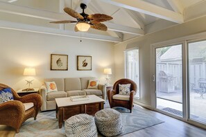 TV, DVD player, offices - Queens Grant Condo in Palmetto Dunes | Fenced Patio, Grill | Near Beach (Hilton Head)