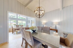 Dining - Secluded home & pool house with private pool - steps away from the beach (Hilton Head)