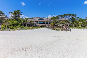 Beach nearby - Secluded home & pool house with private pool - steps away from the beach (Hilton Head)