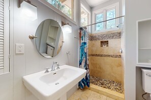 Shower, towels - Secluded home & pool house with private pool - steps away from the beach (Hilton Head)
