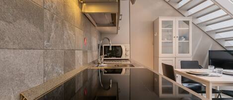 Fridge, microwave, dishwasher, coffee/tea maker