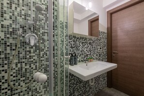 Shower, hair dryer, bidet, towels - Loft Regio by Wonderful Italy (Torino)