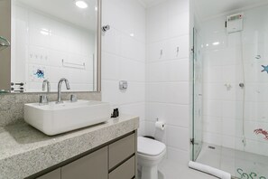 Hair dryer, towels - 100m from the beach | Barbecue grill on the balcony #IA23N (Florianópolis)