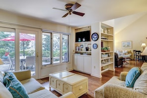 TV, fireplace, DVD player, offices - Charming 3 bedroom 3 1/2 bath home in beautiful Sea Pines. (Hilton Head)