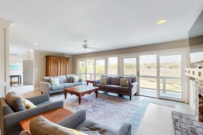 TV, DVD player, offices - Unbeatable views from private pool with pool spa - near shopping & beaches (Hilton Head)