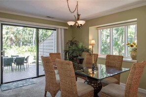 Dining - Inviting Townhome w/ Balcony & Private Gas Grill - Close to the Beach (Hilton Head)