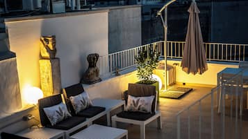 Chambre SupĂ©rieure, vue ville | Enceinte de lâhĂ©bergement