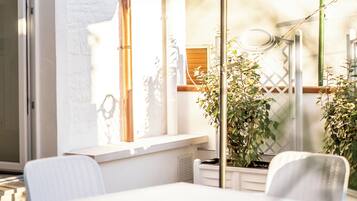 Chambre Supérieure, vue ville | Restauration extérieure