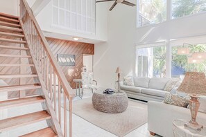 TV, offices - Dog friendly home w/ an enclosed yard, pool deck, & private pool (Hilton Head)
