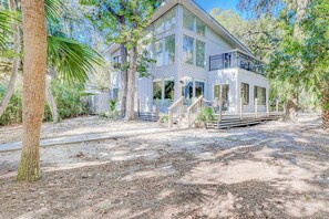 Exterior - Dog friendly home w/ an enclosed yard, pool deck, & private pool (Hilton Head)