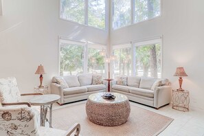 TV, offices - Dog friendly home w/ an enclosed yard, pool deck, & private pool (Hilton Head)