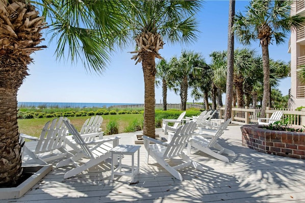 Terrace/patio - Island condo w/ beach access and balcony view - close to golf (Hilton Head)