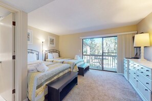 Iron/ironing board, WiFi - Sunny getaway with full kitchen, furnished deck, and shared pool (Hilton Head)
