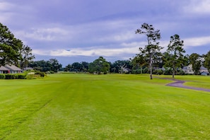 Golf - Condo w/ soaring ceilings, a deck, lagoon views, & shared tennis (Hilton Head)