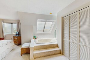 Iron/ironing board, WiFi, bed sheets - Unique Lagoon-View Condo with Balcony & Spiral Staircase (Hilton Head)