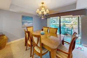 Dining - Palmetto Dunes Condo with Golf Course Views, Pool & Tennis Access (Hilton Head)