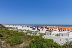 Beach nearby - Bright and inviting condo w/ shared pools & tennis courts - near the beach (Hilton Head)