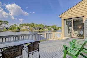 Terrace/patio - Retreat w/ panoramic lagoon views, shared pool, golf courses & tennis courts (Hilton Head)
