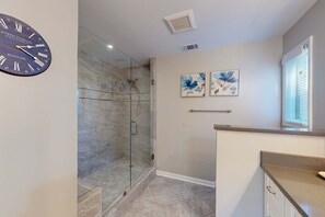 Douche, serviettes fournies