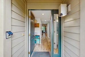 Interior - Spacious condo with pool, tennis courts, & golf on-site (Hilton Head)