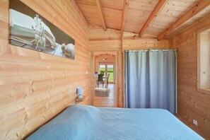 WiFi, bed sheets