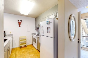 Fridge, microwave, oven, stovetop - Lovely Palmetto Dunes Getaway w/ Pool & Shuttle to Shelter Cove, Near Beach (Hilton Head)