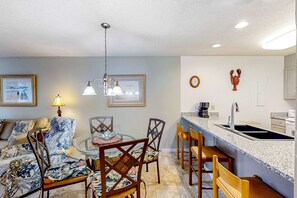 Dining - Lovely Palmetto Dunes Getaway w/ Pool & Shuttle to Shelter Cove, Near Beach (Hilton Head)
