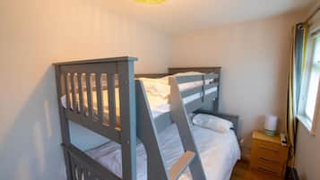 Iron/ironing board, bed sheets