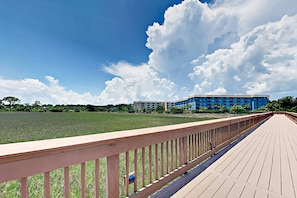 Property grounds - Oceanside Resort Condo w/ Indoor Pool, Tennis & Oceanfront Restaurant (Hilton Head)