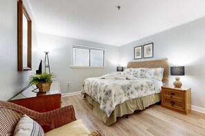 Iron/ironing board, WiFi, bed sheets - Oceanside Resort Condo w/ Indoor Pool, Tennis & Oceanfront Restaurant (Hilton Head)