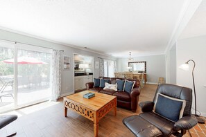 TV, DVD player, offices - Family-Friendly Condo near the Beach w/ Free WiFi, Patio, Shared Pool & Tennis (Hilton Head)