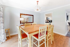 Dining - Family-Friendly Condo near the Beach w/ Free WiFi, Patio, Shared Pool & Tennis (Hilton Head)